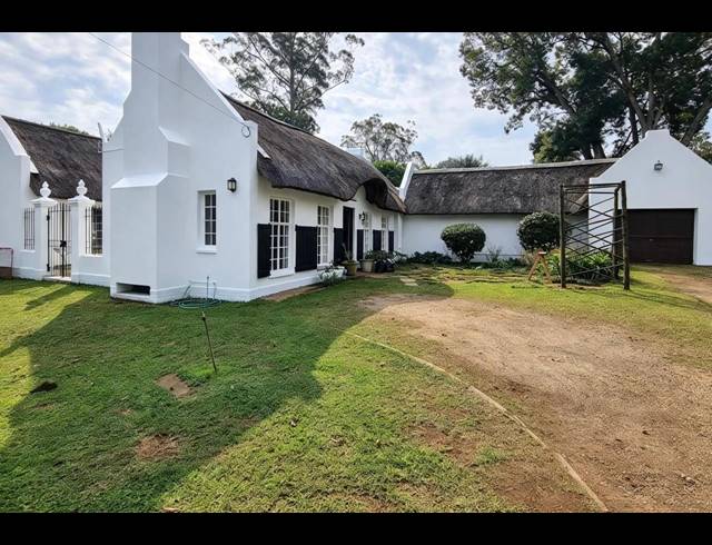 3 BEDROOM HOUSE TO LET IN HILLCREST CENTRAL